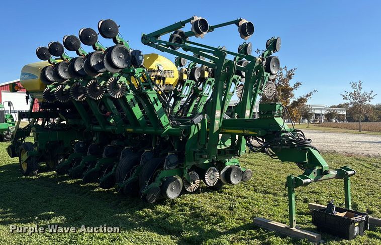 image for item DK0060 2010 John Deere 1790 split row no-till planter