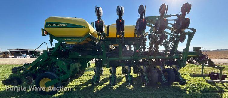 image for item DK0060 2010 John Deere 1790 split row no-till planter