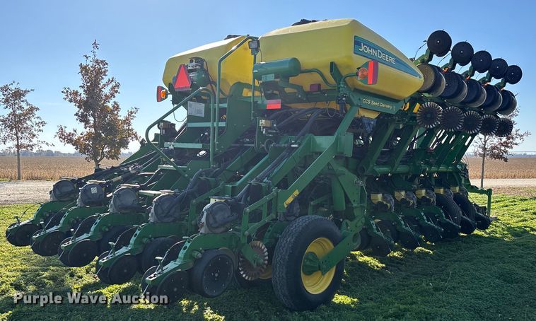 image for item DK0060 2010 John Deere 1790 split row no-till planter