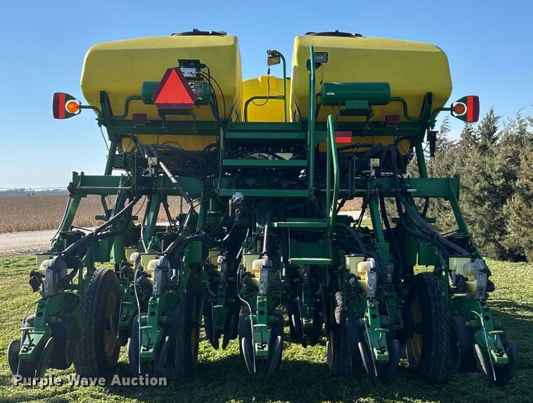 image for item DK0060 2010 John Deere 1790 split row no-till planter