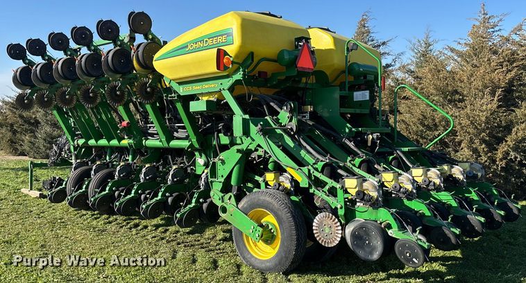 image for item DK0060 2010 John Deere 1790 split row no-till planter