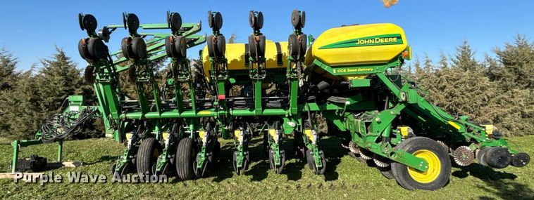 image for item DK0060 2010 John Deere 1790 split row no-till planter