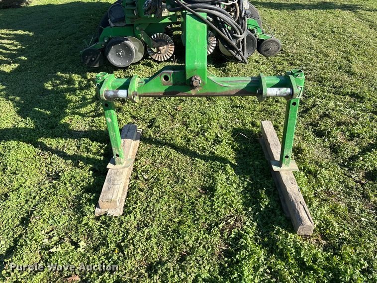 image for item DK0060 2010 John Deere 1790 split row no-till planter