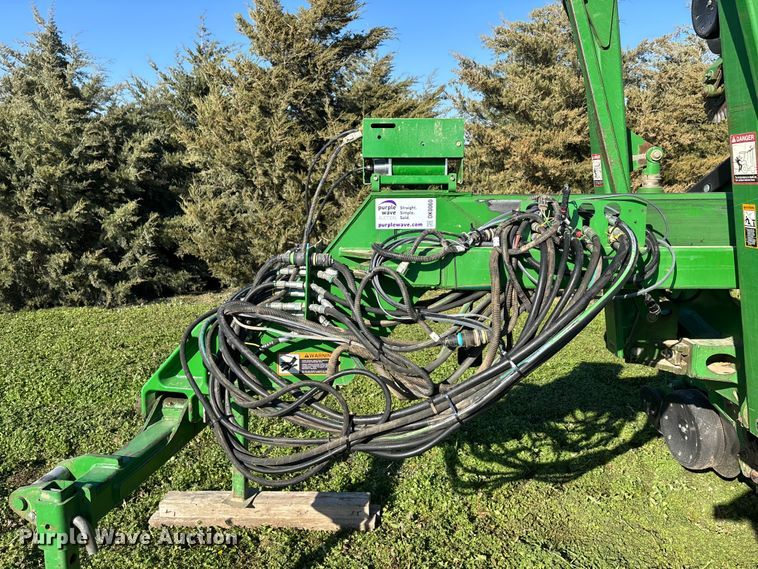 image for item DK0060 2010 John Deere 1790 split row no-till planter