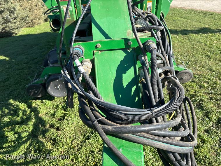 image for item DK0060 2010 John Deere 1790 split row no-till planter