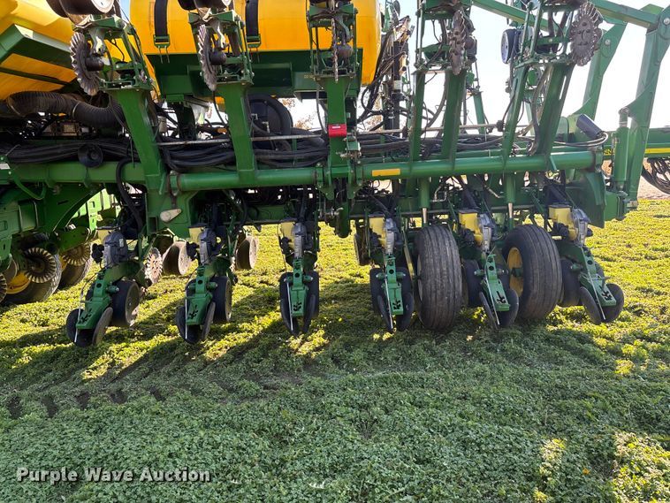 image for item DK0060 2010 John Deere 1790 split row no-till planter