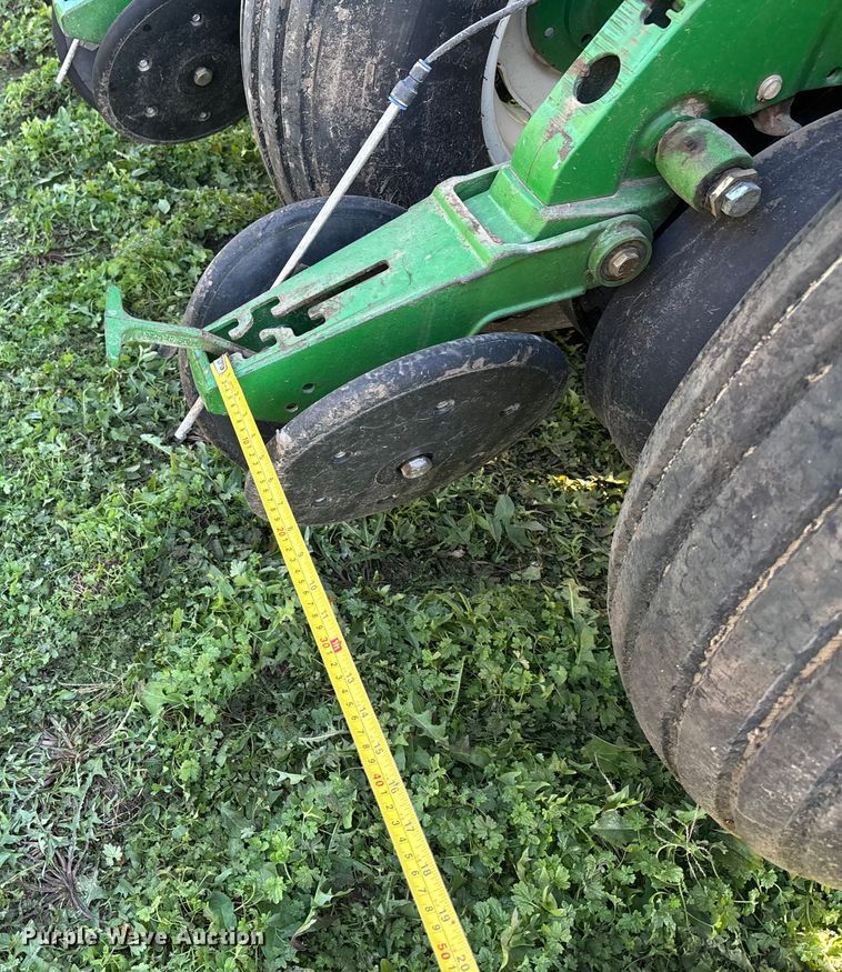 image for item DK0060 2010 John Deere 1790 split row no-till planter