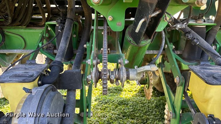 image for item DK0060 2010 John Deere 1790 split row no-till planter