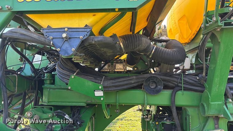image for item DK0060 2010 John Deere 1790 split row no-till planter