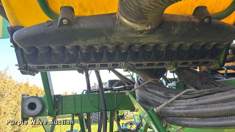 image for item DK0060 2010 John Deere 1790 split row no-till planter