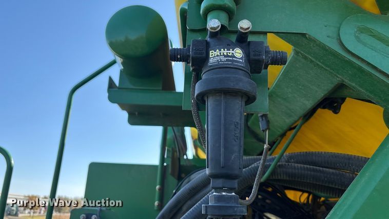 image for item DK0060 2010 John Deere 1790 split row no-till planter