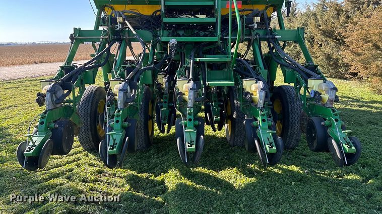image for item DK0060 2010 John Deere 1790 split row no-till planter