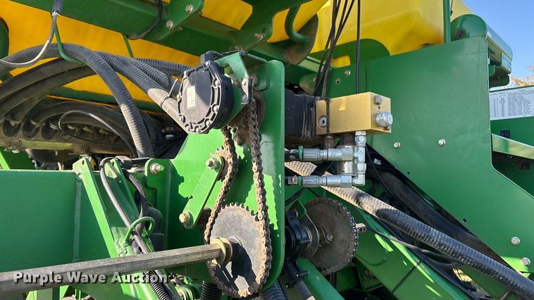 image for item DK0060 2010 John Deere 1790 split row no-till planter