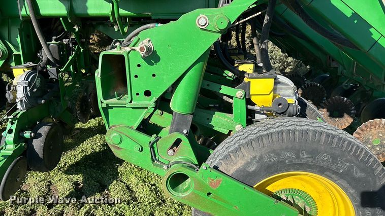 image for item DK0060 2010 John Deere 1790 split row no-till planter