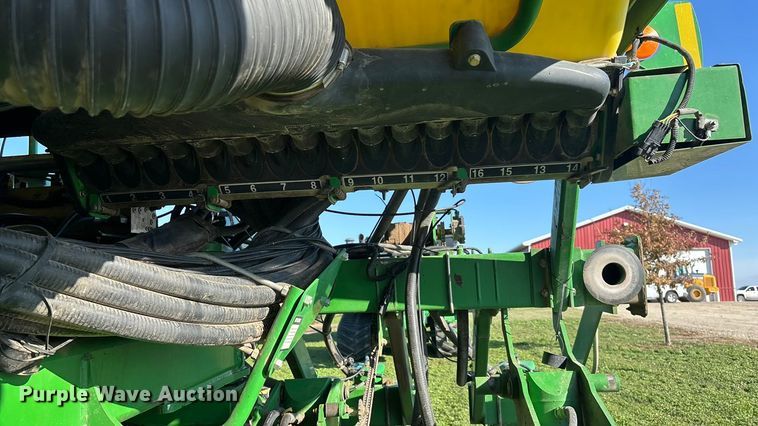 image for item DK0060 2010 John Deere 1790 split row no-till planter