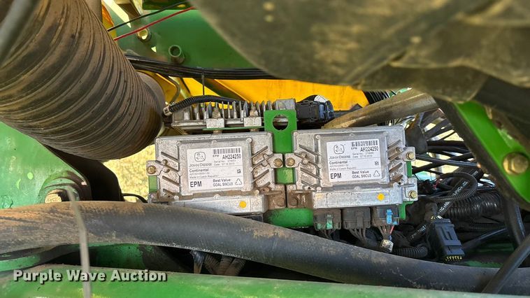 image for item DK0060 2010 John Deere 1790 split row no-till planter