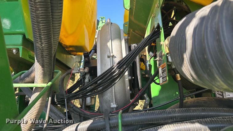 image for item DK0060 2010 John Deere 1790 split row no-till planter