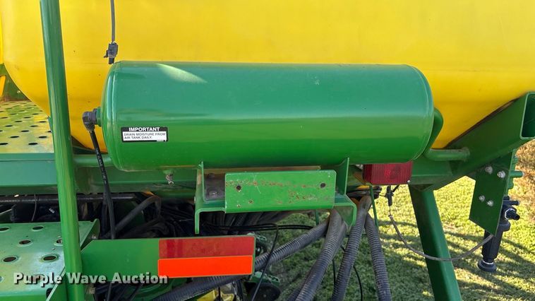 image for item DK0060 2010 John Deere 1790 split row no-till planter