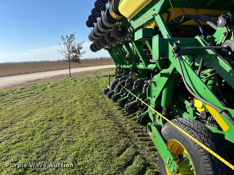 image for item DK0060 2010 John Deere 1790 split row no-till planter