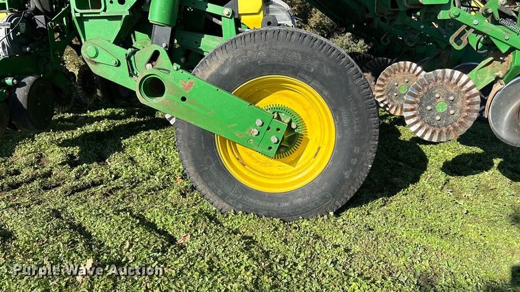 image for item DK0060 2010 John Deere 1790 split row no-till planter
