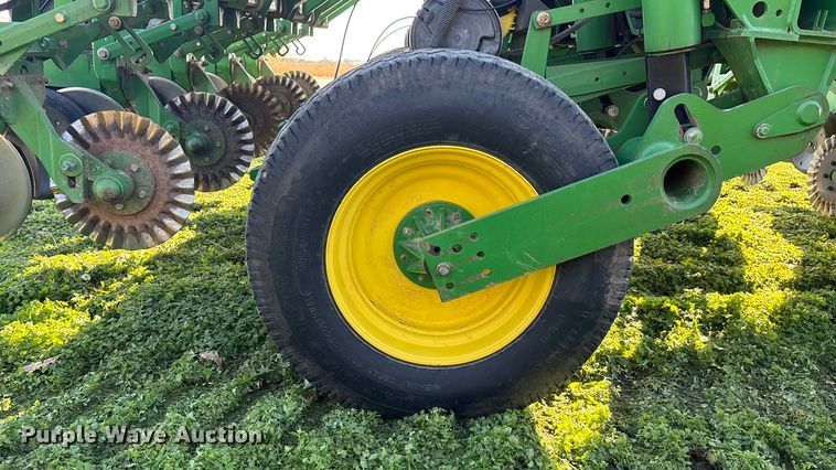 image for item DK0060 2010 John Deere 1790 split row no-till planter