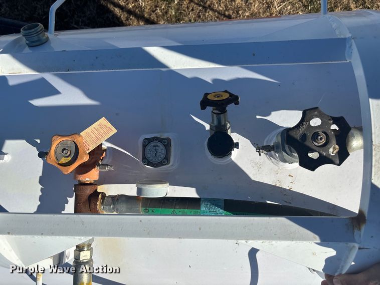 image for item DK0120 2010 Dalton Ag WNDT1000 tank trailer