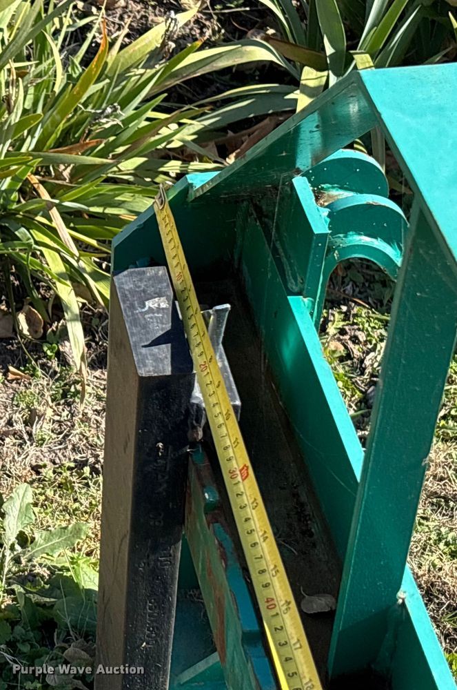 image for item DK0136 2010 John Deere 5055D tractor