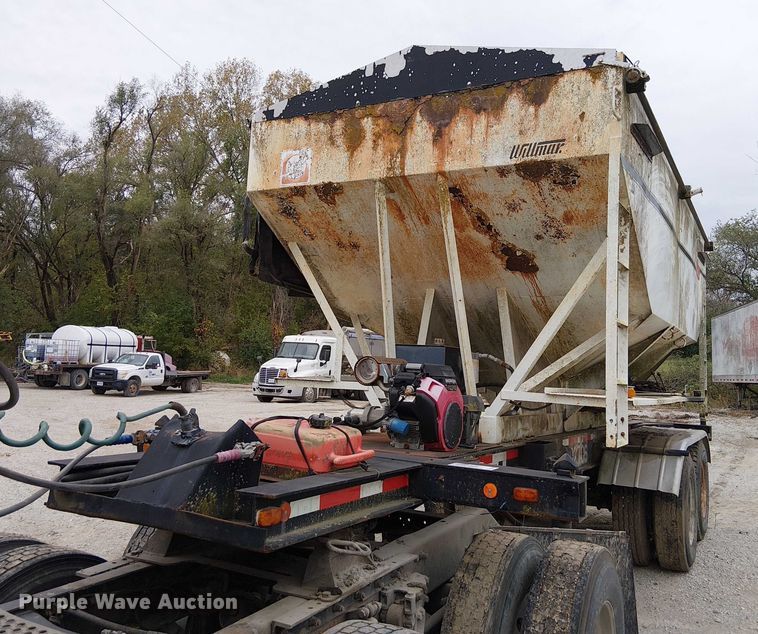 image for item DU3680 1981 Bertolini 8SF-23 fertilizer delivery trailer