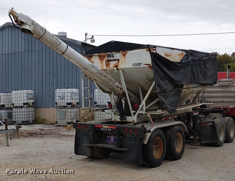 image for item DU3680 1981 Bertolini 8SF-23 fertilizer delivery trailer