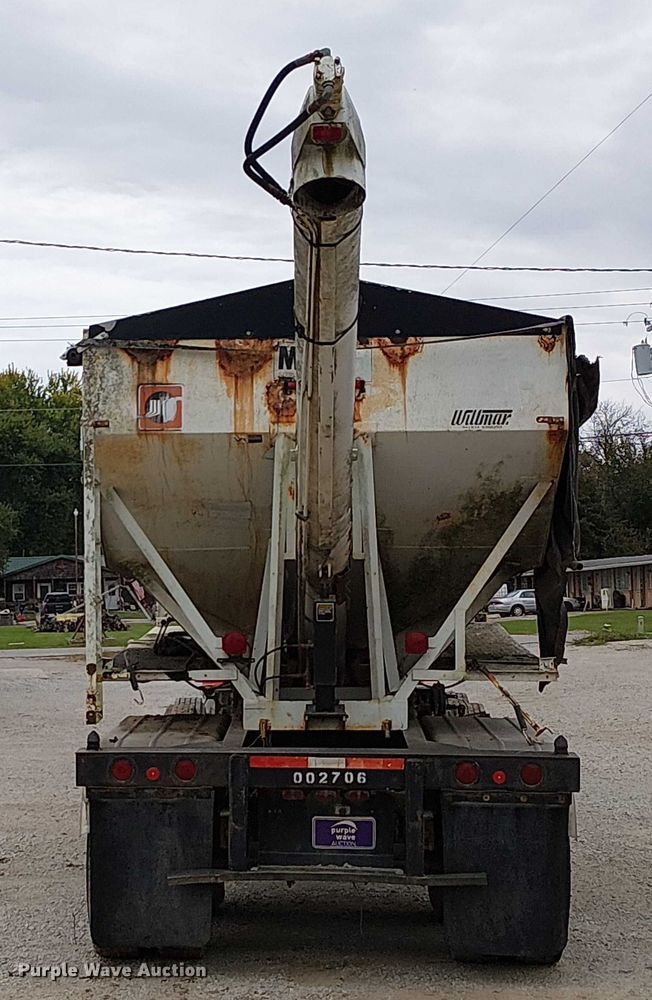 image for item DU3680 1981 Bertolini 8SF-23 fertilizer delivery trailer