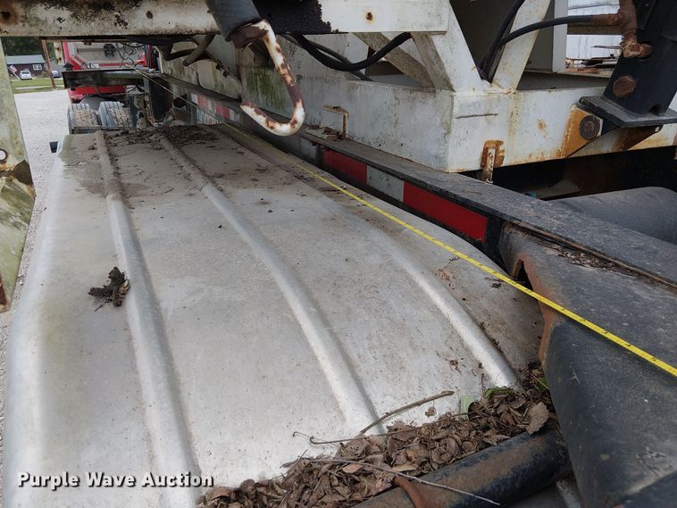 image for item DU3680 1981 Bertolini 8SF-23 fertilizer delivery trailer