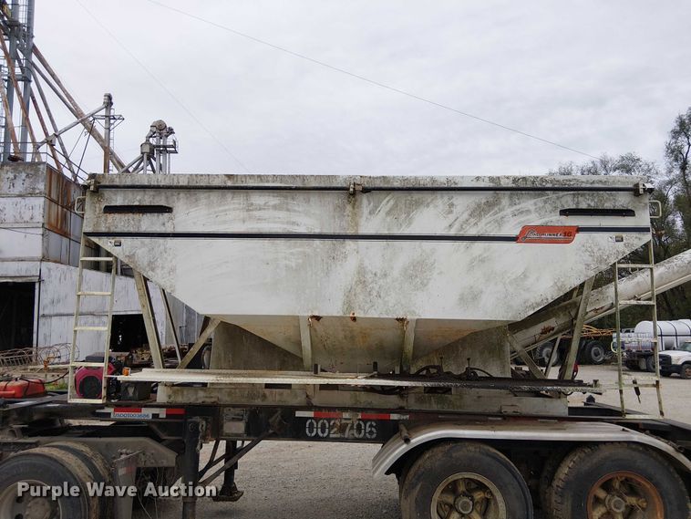 image for item DU3680 1981 Bertolini 8SF-23 fertilizer delivery trailer