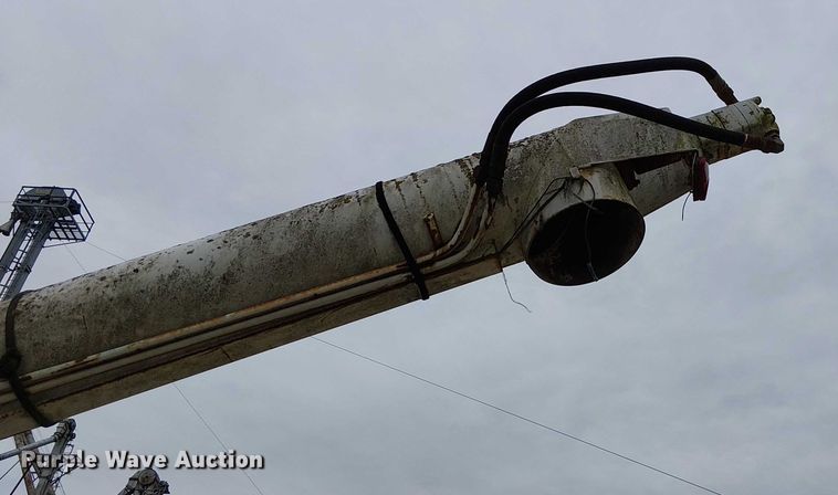 image for item DU3680 1981 Bertolini 8SF-23 fertilizer delivery trailer