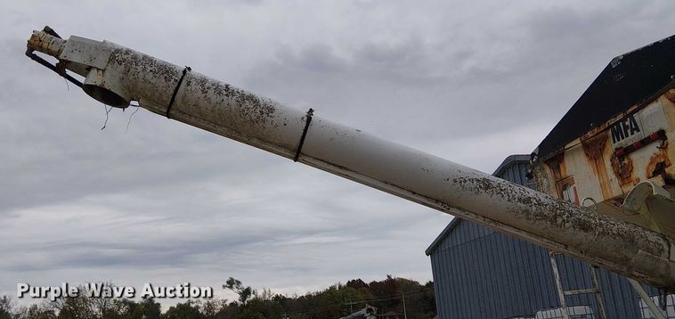 image for item DU3680 1981 Bertolini 8SF-23 fertilizer delivery trailer