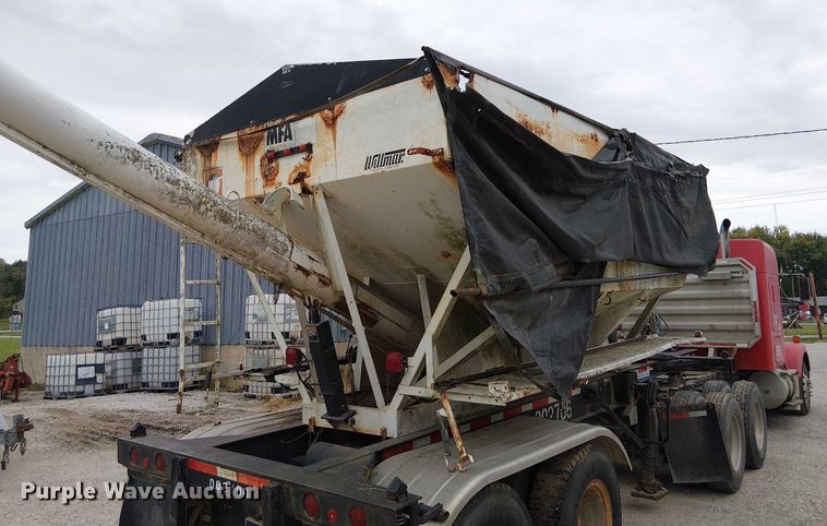 image for item DU3680 1981 Bertolini 8SF-23 fertilizer delivery trailer