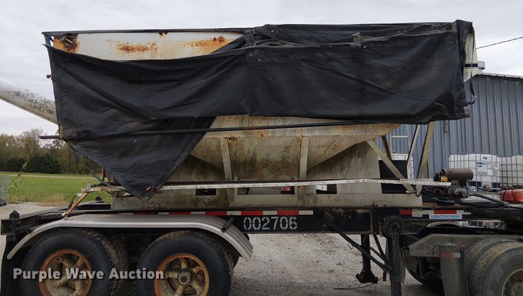 image for item DU3680 1981 Bertolini 8SF-23 fertilizer delivery trailer