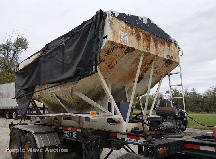 image for item DU3680 1981 Bertolini 8SF-23 fertilizer delivery trailer