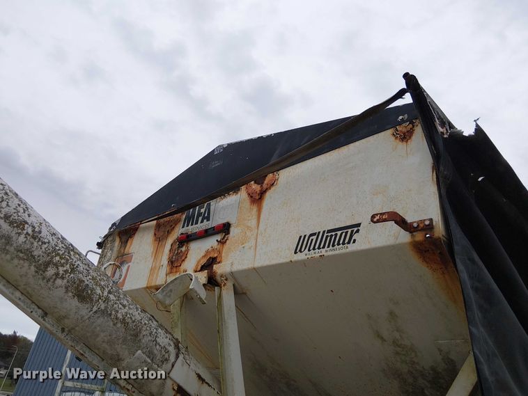 image for item DU3680 1981 Bertolini 8SF-23 fertilizer delivery trailer