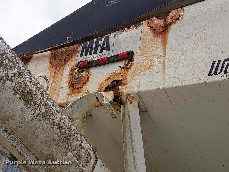 image for item DU3680 1981 Bertolini 8SF-23 fertilizer delivery trailer