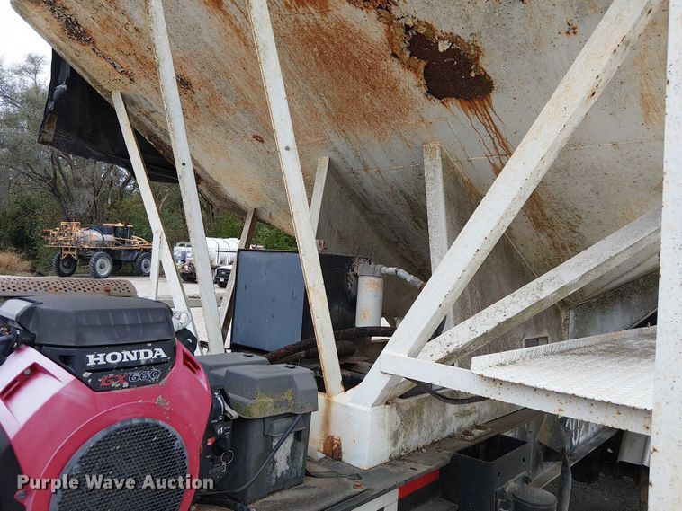 image for item DU3680 1981 Bertolini 8SF-23 fertilizer delivery trailer