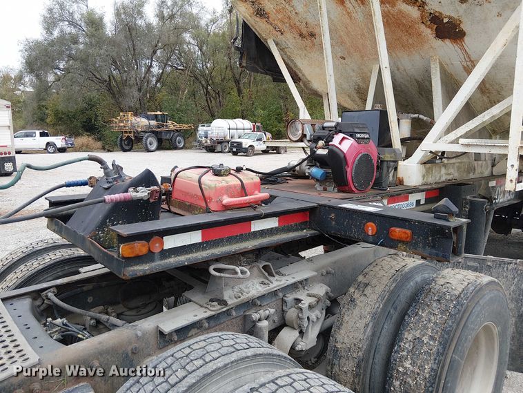 image for item DU3680 1981 Bertolini 8SF-23 fertilizer delivery trailer