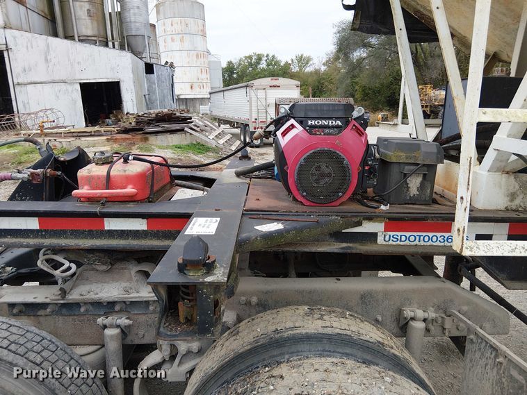 image for item DU3680 1981 Bertolini 8SF-23 fertilizer delivery trailer