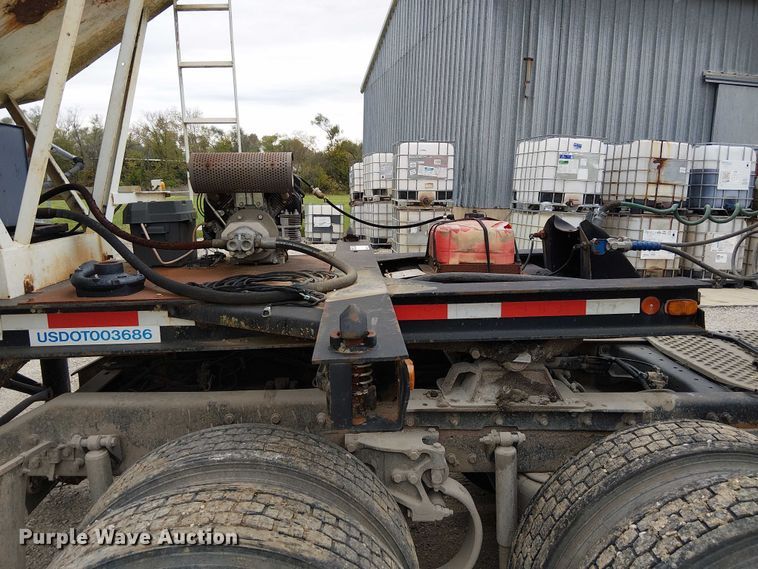 image for item DU3680 1981 Bertolini 8SF-23 fertilizer delivery trailer
