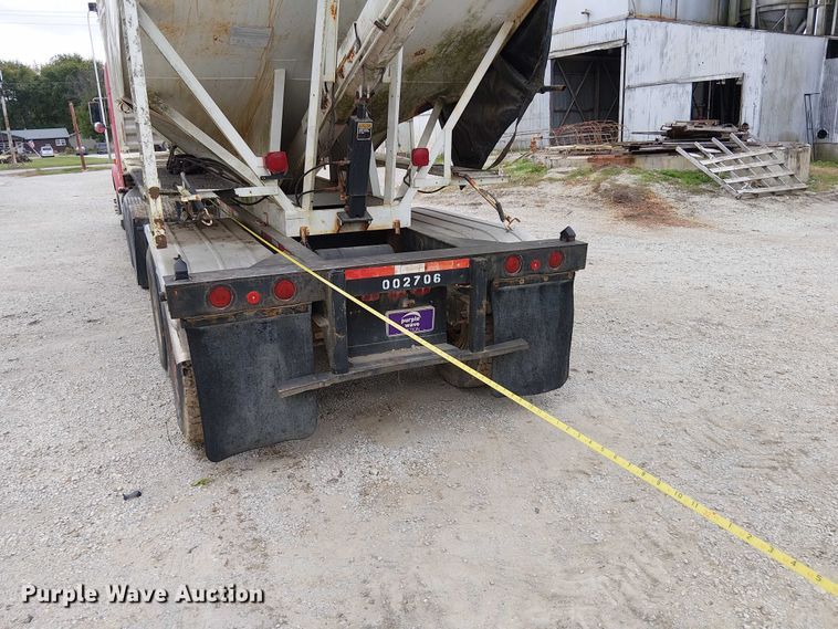 image for item DU3680 1981 Bertolini 8SF-23 fertilizer delivery trailer