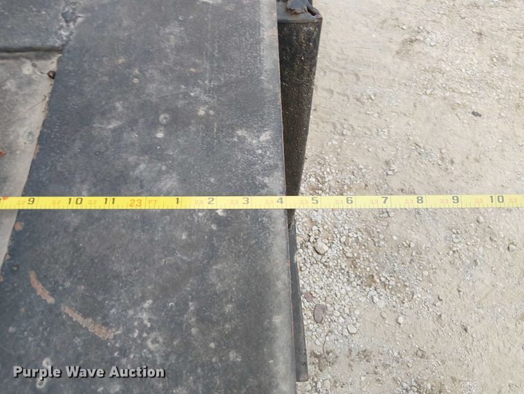 image for item DU3680 1981 Bertolini 8SF-23 fertilizer delivery trailer