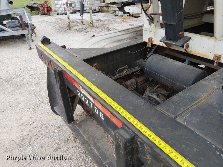 image for item DU3680 1981 Bertolini 8SF-23 fertilizer delivery trailer