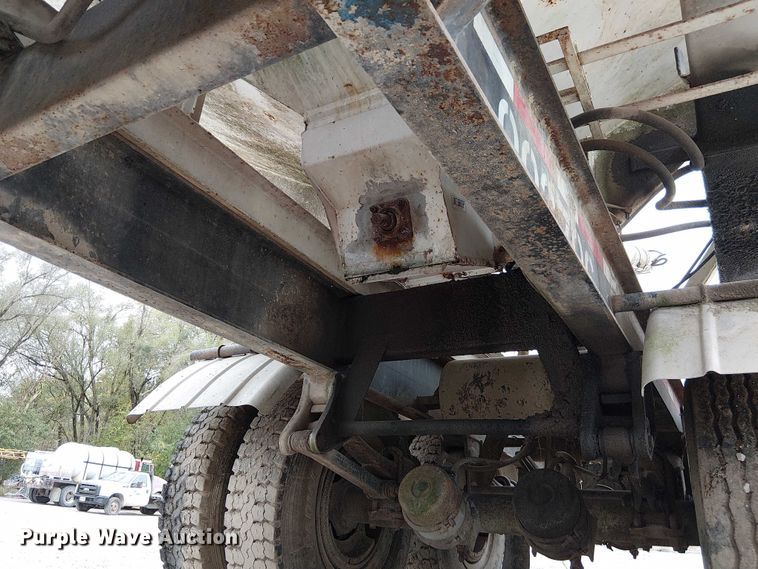 image for item DU3680 1981 Bertolini 8SF-23 fertilizer delivery trailer