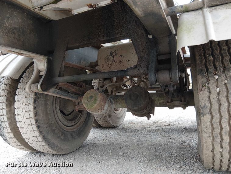 image for item DU3680 1981 Bertolini 8SF-23 fertilizer delivery trailer