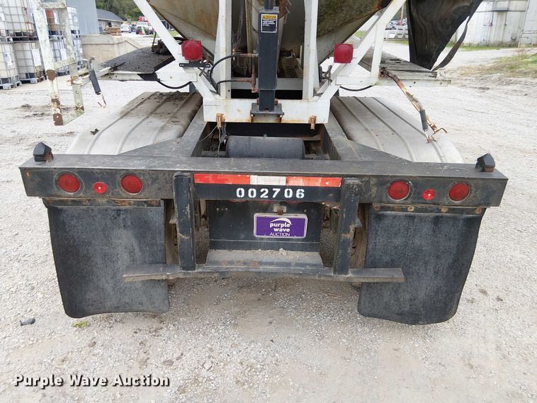 image for item DU3680 1981 Bertolini 8SF-23 fertilizer delivery trailer