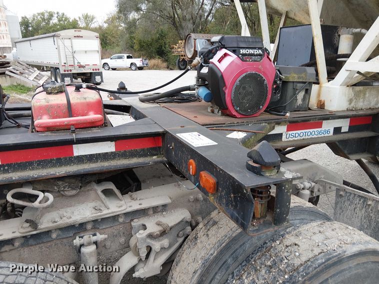 image for item DU3680 1981 Bertolini 8SF-23 fertilizer delivery trailer